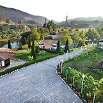 Makaza Complex