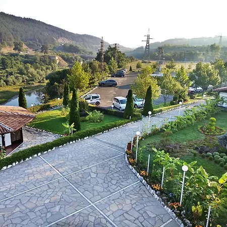Makaza Complex